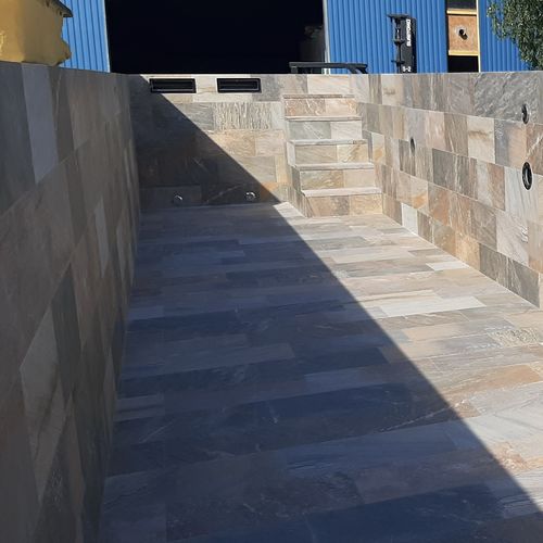 Piscine en panneaux - CUSTOM - Tilestone Pools one piece tiled pools - coque / couloir de nage / sur mesure