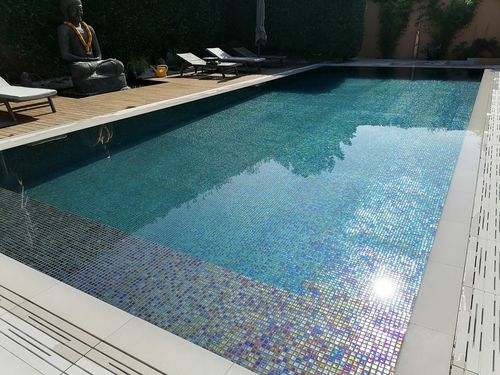 Piscine en blocs à bancher en polymère - 15x5 - Tilestone Pools one piece tiled pools - en panneaux / à débordement / sur mesure