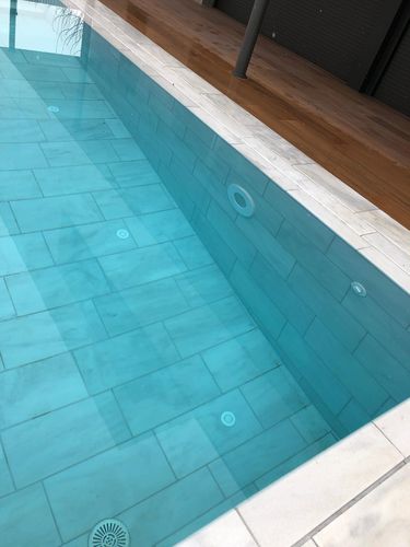Piscine coque - Tilestone Pools one piece tiled pools - autoportante / en panneaux / sur mesure