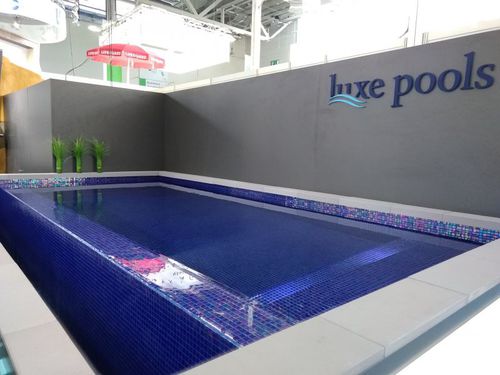 Piscine sur mesure - TRADE DISPLAY - Tilestone Pools one piece tiled pools - préfabriquée / d'extérieur / enterrée