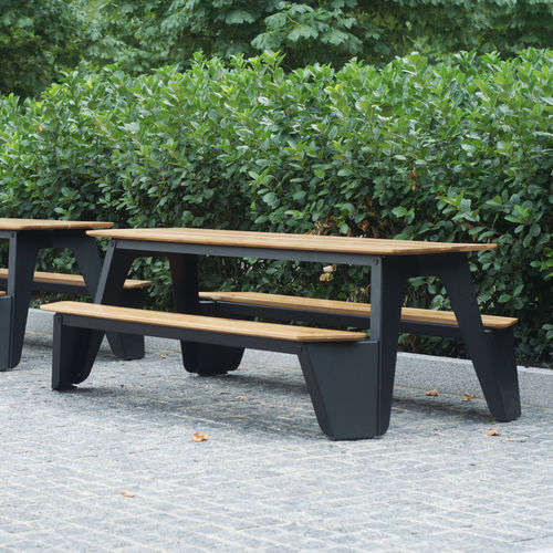 Table de pique-nique contemporaine - Rambler 84 - Shift - en bois massif / avec piètement en aluminium / rectangulaire