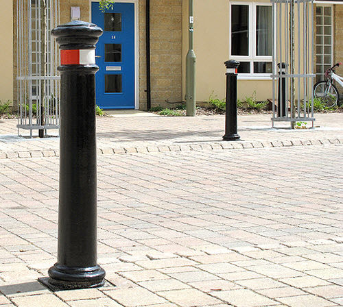 Borne de protection - MANCHESTER - Furnitubes - amovible / en fonte / en fonte d'aluminium