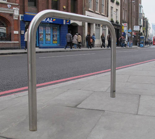 Range-vélo au sol - SHEFFIELD  - Furnitubes - pour espace public / en acier / en acier inoxydable