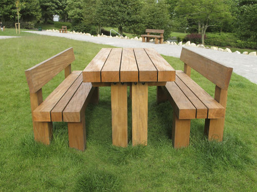 Table de pique-nique contemporaine - CHESHUNT  - Furnitubes - en bois / rectangulaire / pour espace public