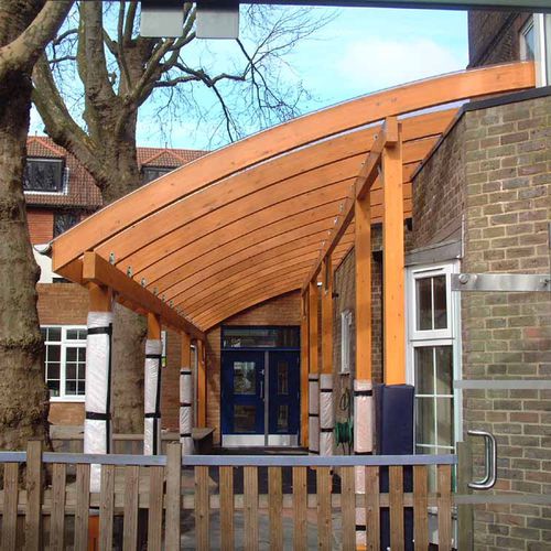 Auvent d'entrée - CURVED-BEAM - SETTER PLAY - pour bâtiment tertiaire / structure en bois / courbé