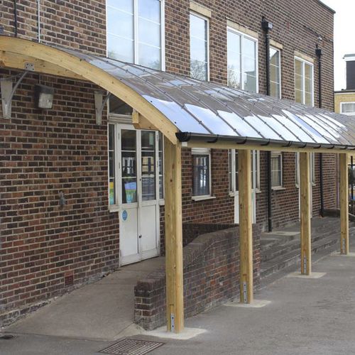 Auvent pour terrasse - WALKWAY & CONNECTING - SETTER PLAY - structure en bois / en polycarbonate / courbé