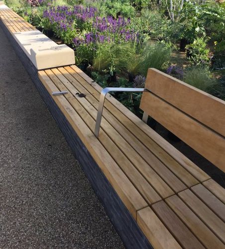Banc public contemporain - AMBLESIDE : 1.22321 - LOGIC STREET & PARK FURNITURE - en bois de feuillus / avec dossier / avec accoudoirs