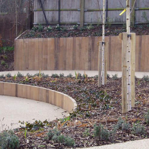 Mur de soutènement en bois - RETAINING WALL - Woodscape. - modulaire / pour clôture de jardin