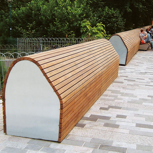 Banc public contemporain - PAVILION PERCH - Woodscape. - en bois / en acier galvanisé / en inox