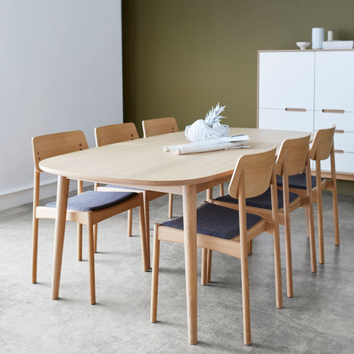 Table à manger contemporaine - BOW - PBJ Design House - en chêne / en noyer / ovale