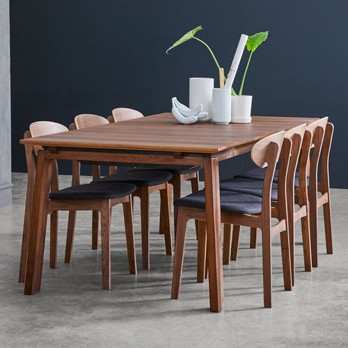Table à manger contemporaine - BIG - PBJ Design House - en chêne / en noyer / en bois massif