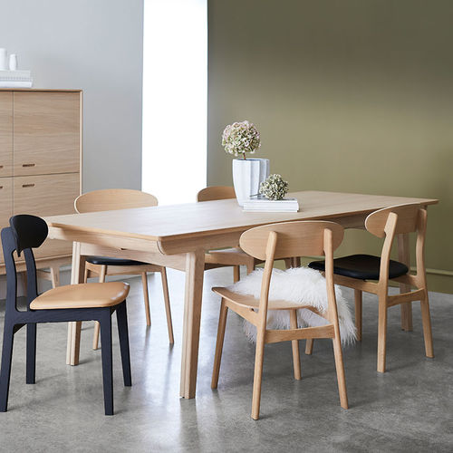 Table à manger contemporaine - FIFTY  - PBJ Design House - en chêne / en noyer / en bois massif