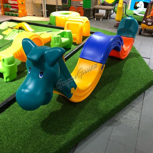 Mobilier de jeu - PLASTIC DRAGON - GOLDEN GAMES SRL