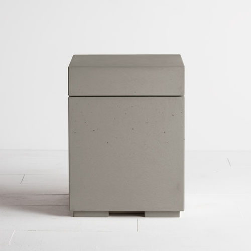 Table contemporaine - solus - en béton / carrée / coffre