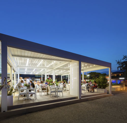 Pergola autoportée - FLOW - MORE SPACE - en aluminium / à lames orientables / à lames brise soleil
