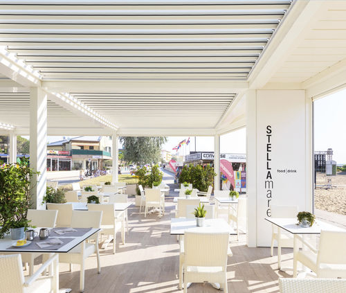 Pergola autoportée - FLOW - MORE SPACE - en aluminium / à lames orientables / à lames brise soleil