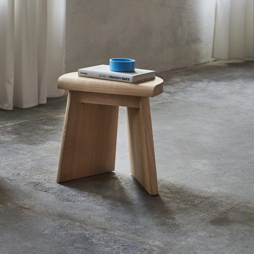 Tabouret contemporain - PORTAO - favius - en chêne / avec piètement en chêne / luge