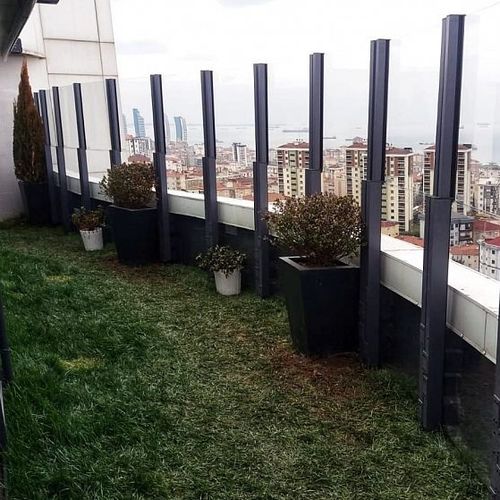 Garde-corps en verre - PANORA KINETIC  KU FB - Evergreen Solutions - en métal / à panneaux / de type balustrade