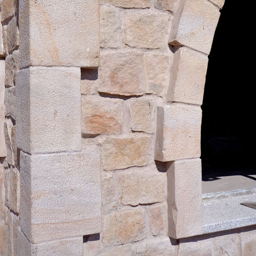 Plaque de pierre en grès - QUOINS - Areniscas Sierra de la Demanda S.L. - de bardage / polie / brossée