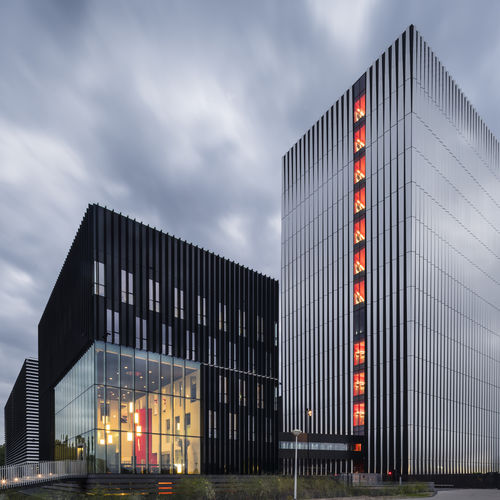Bardage à cassettes - EQUINIX DATACENTER AM4 - ALUCOBOND - en aluminium / en composite / à emboîtement