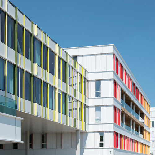 Bardage en panneaux - PRINCESS MAXIMA CENTRUM - ALUCOBOND - en aluminium / en composite / vertical