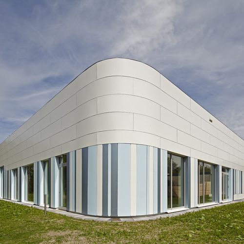 Bardage en panneaux - THERAPY AND WELLNESS CENTER SOLE VITAL PLUS - ALUCOBOND - d'aluminium / en composite / à emboîtement