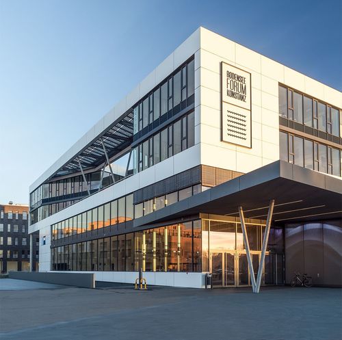 Bardage en panneaux - BODENSEEFORUM - ALUCOBOND - d'aluminium / en composite / à emboîtement