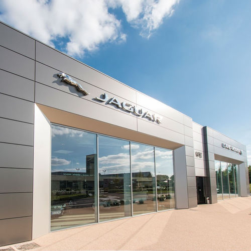 Bardage à cassettes - JAGUAR CAR DEALER - ALUCOBOND - en composite / d'aluminium / à emboîtement