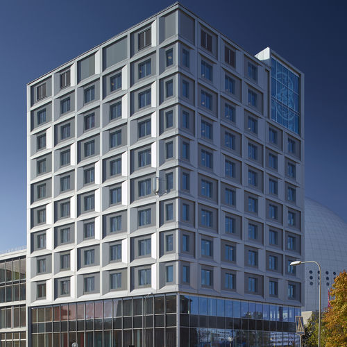 Bardage en panneaux - KVARTERET PELAREN - ALUCOBOND - en aluminium / en composite / à emboîtement