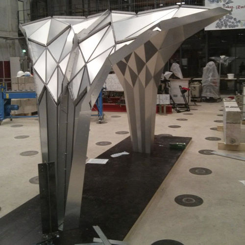 Abri pour espace public - FOLDFINDING - ALUCOBOND