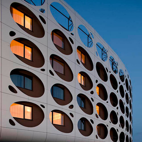 Bardage en panneaux - SEEPARKHOTEL LINDNER - ALUCOBOND - en aluminium / en composite / à emboîtement