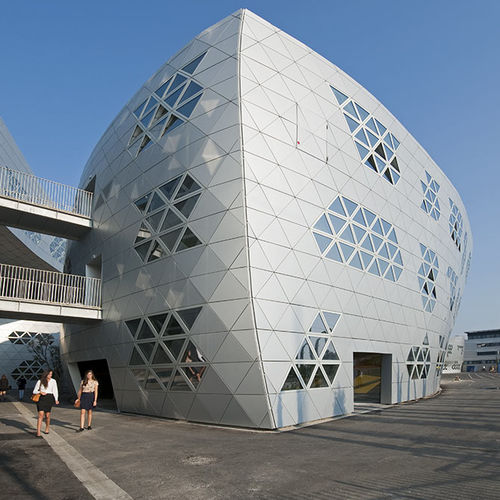 Bardage à cassettes - LYCÉE GEORGES FRÊCHE - ALUCOBOND - en composite / en aluminium / à emboîtement
