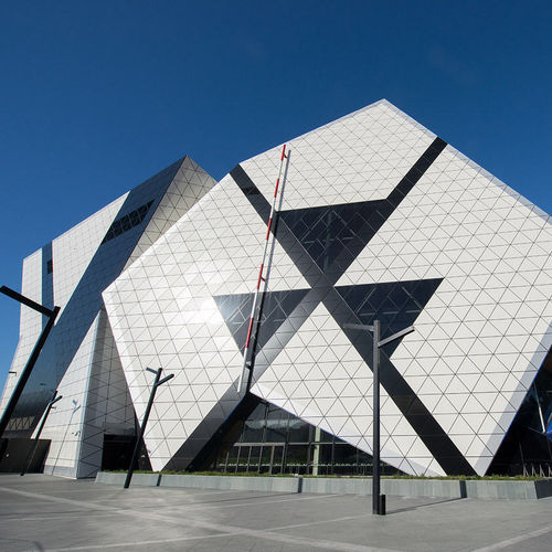Bardage à cassettes - PERTH ARENA - ALUCOBOND - en composite / en aluminium / à emboîtement