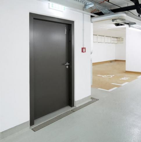 Porte d'intérieur - SEAMLESS - Gutkowski - en bois de feuillus / en aluminium / en acier