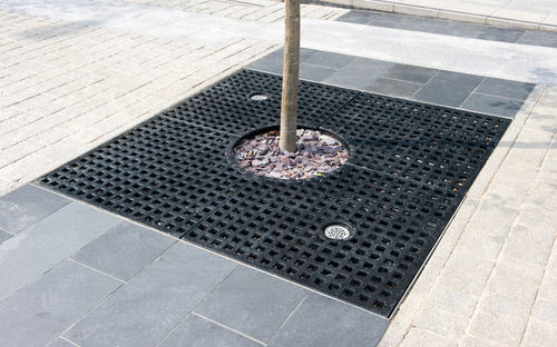 Grille d'arbre carrée - AVON - GreenBlue Urban Ltd - en fer