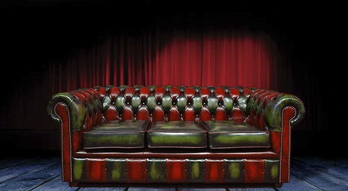 Canapé chesterfield - VEGGIE  - Harleq - en cuir / multicolore / rouge