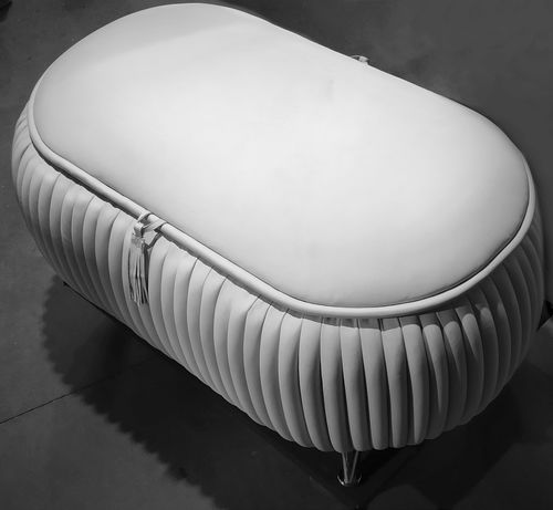 Ottoman contemporain - TUBES - Harleq - en cuir / ovale / fait main