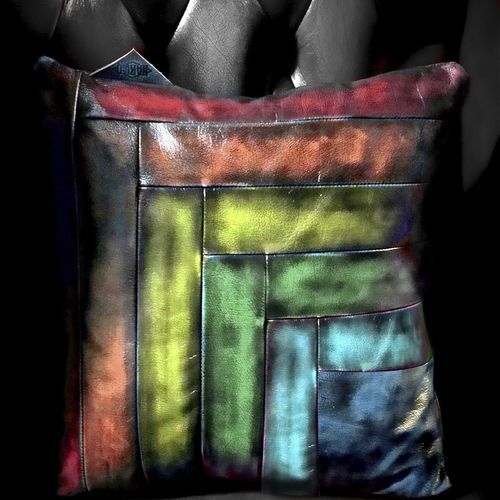 Coussin carré - Harleq - à rayures / résidentiel / en cuir