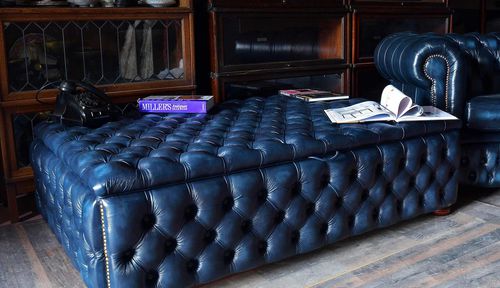 Ottoman chesterfield - HERITAGE  - Harleq - en cuir / carré / sur mesure