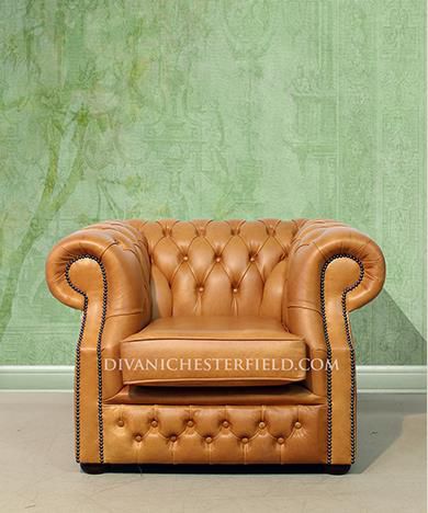 Fauteuil chesterfield - KNIGHTSBRIDGE - Harleq - en cuir / en hêtre / fait main