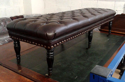 Banquette chesterfield - VINTAGE - Harleq - en cuir / avec piètement en laiton / avec piètement en bois