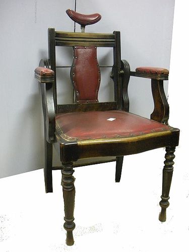Fauteuil de barbier en cuir - VINTAGE - Harleq - en bois / avec repose-tête / rouge