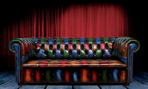 Canapé chesterfield - BUTTON SEAT - Harleq - en cuir / avec accoudoirs / multicolore
