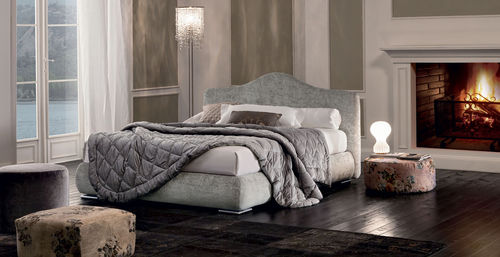 Lit double - LUXURY - OGGIONI - classique / tapissé / avec tête de lit