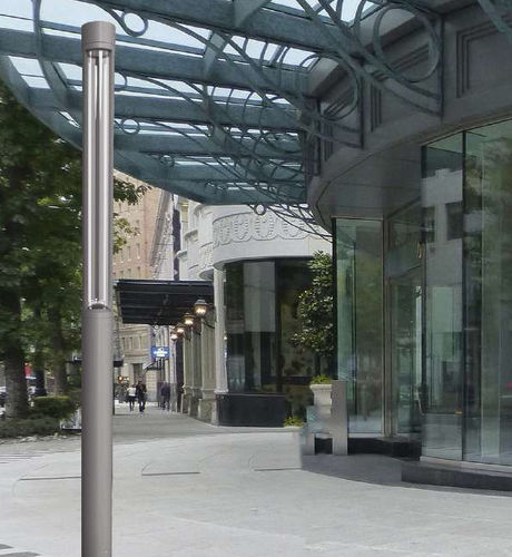 Colonne lumineuse contemporaine - ILIA SOFT - BSI LIGHTING TECHNOLOGIES INC. - en fonte d'aluminium / en inox / en polycarbonate