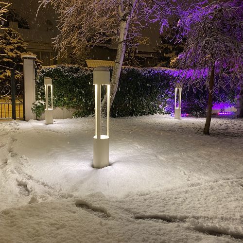 Borne d'éclairage de jardin - ILIA - BSI LIGHTING TECHNOLOGIES INC. - contemporaine / en acier inoxydable / avec diffuseur en verre trempé