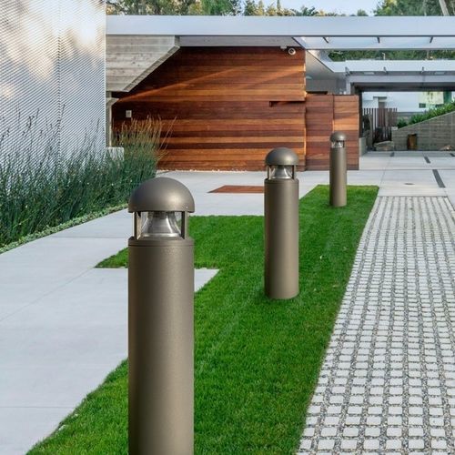 Borne d'éclairage de jardin - IALBUS - BSI LIGHTING TECHNOLOGIES INC. - contemporaine / en acier inoxydable / en fonte d'aluminium