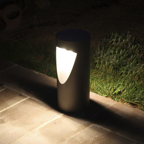 Borne d'éclairage urbaine - IODIN - BSI LIGHTING TECHNOLOGIES INC. - contemporaine / en acier inoxydable / en fonte d'aluminium
