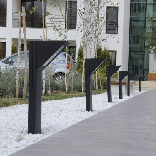 Borne d'éclairage de jardin - IPARK - BSI LIGHTING TECHNOLOGIES INC. - contemporaine / en acier inoxydable / en fonte d'aluminium