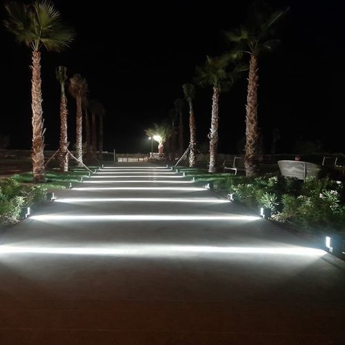Borne d'éclairage de jardin - ILENTI - BSI LIGHTING TECHNOLOGIES INC. - pour espace public / contemporaine / en aluminium